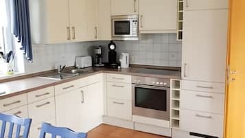 Coffee/tea maker, microwave, oven, stovetop