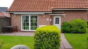 Unclassified image, 5 of 12, button - Holiday Home 'House Kiki in Dornumersiel' with Private Terrace, Private Garden and Wi-Fi (Dornum)