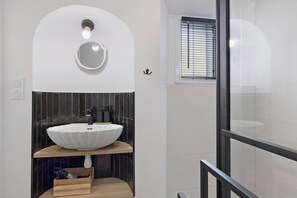 Bathroom - Holiday Home "Le Chail" – Your Peaceful Retreat in Les Sables-d’Olonne (Les Sables-d'Olonne)