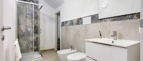 Douche, serviettes fournies