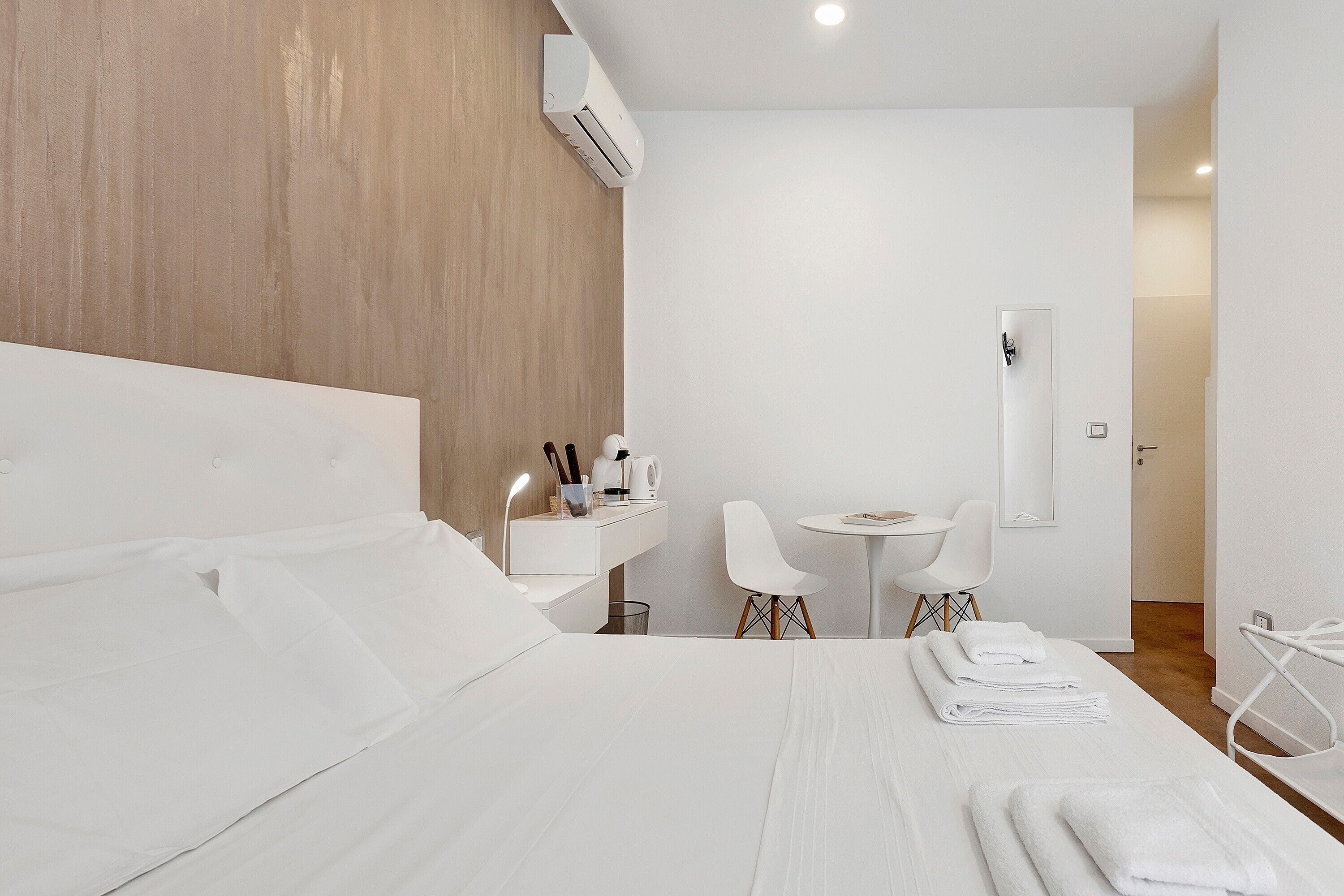 WiFi, bed sheets