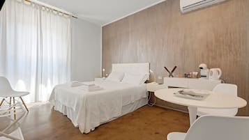 WiFi, bed sheets