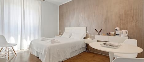 WiFi, bed sheets
