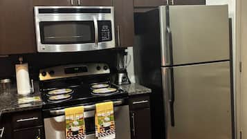 Coffee/tea maker, fridge, microwave, oven