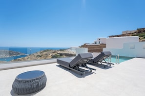 Terrace/patio - Serenity Villas (ios)