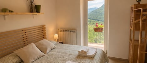 2 bedrooms, WiFi, bed sheets