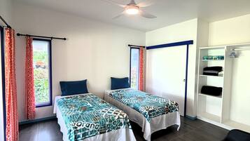 Classic House, Mountain View | Iron/ironing board, free WiFi