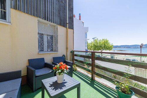 Apartment 'Piso Fon' with Sea Views, Private Terrace and Balcony