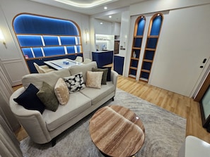 Living area - Tranquil 1-bedroom apartment with AC in Tambon Choeng Thale (Tambon Choeng Thale)