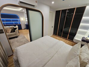 Room - Cozy 1-bedroom apartment in adorable Tambon Choeng Thale with AC (Tambon Choeng Thale)