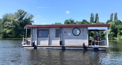 Vacation on the havel houseboat \"nautikhus\"