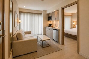 Standard Room | Interior - Skyline North Hotel (Toronto)