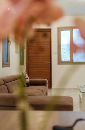 Interior - Hubstay - Seaview Villa Oriana in Larnaca (Larnaca)