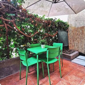 Outdoor dining - Charming apartment in the city center with a patio, in authentic Florentine style (Firenze)
