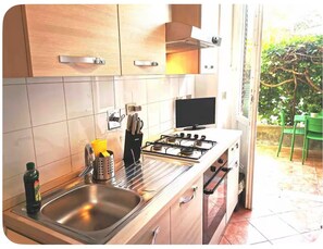 Unclassified image, 3 of 20, button - Charming apartment in the city center with a patio, in authentic Florentine style (Firenze)