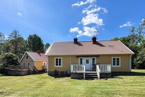 Exterior - 9 person holiday home in GULLABO (GULLABO)
