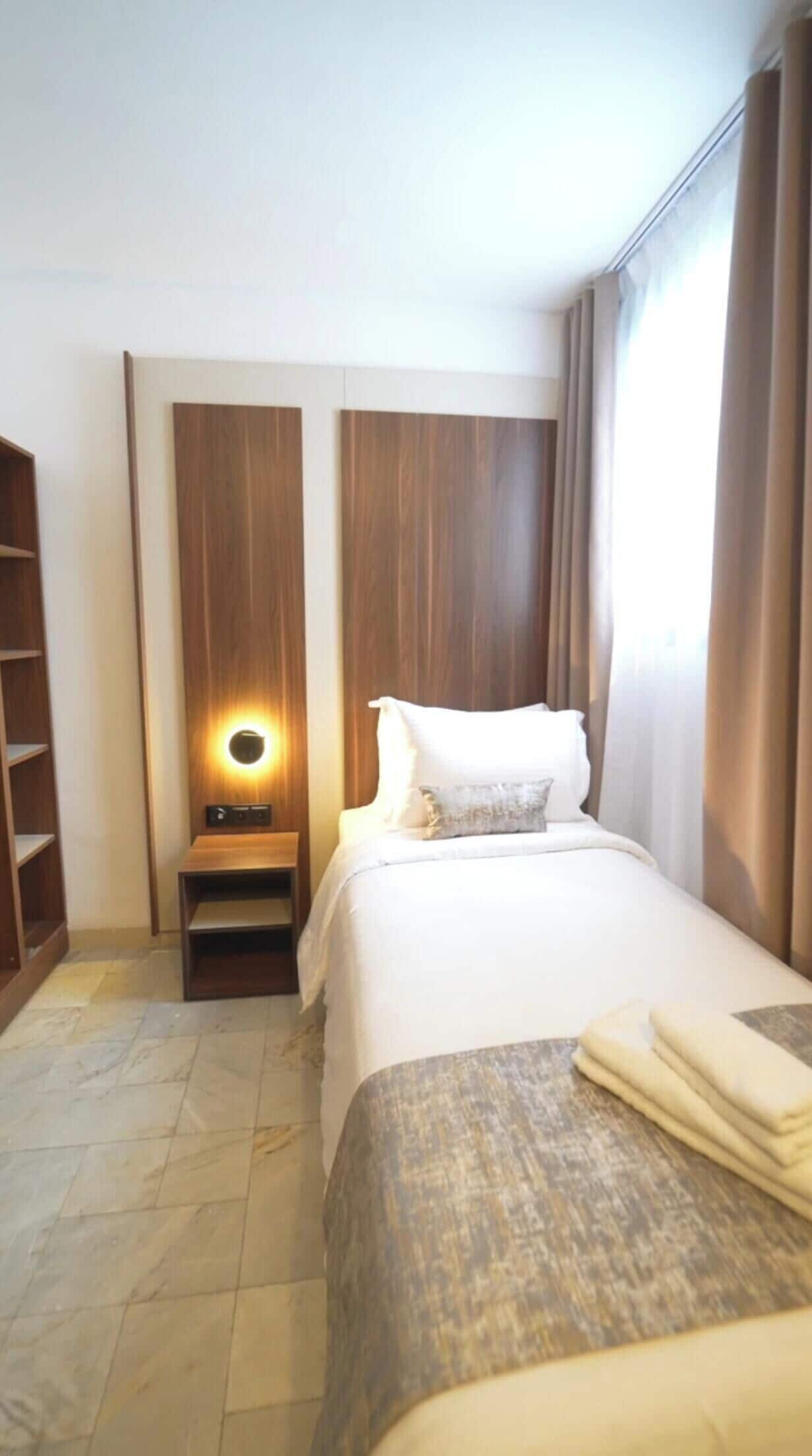 Comfort Room | Free WiFi