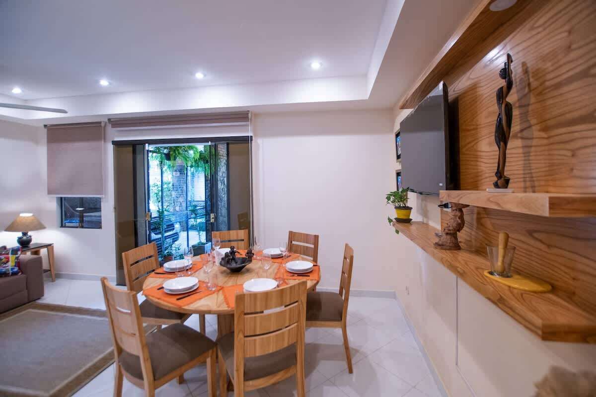 Apartemen, patio, pemandangan kota | Tempat makan