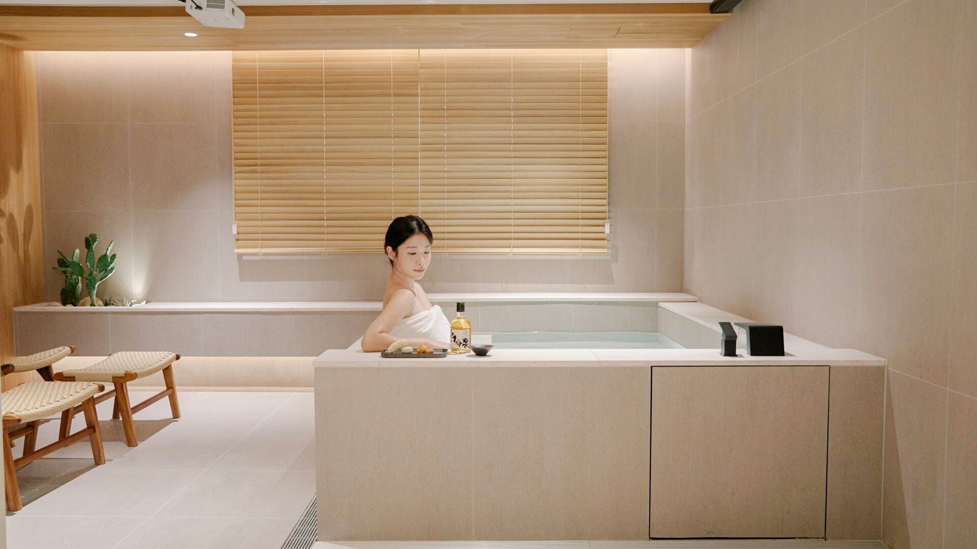 Private spa tub