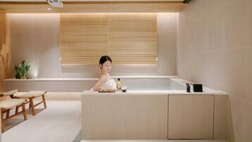Private spa tub