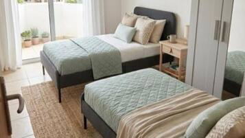 6 bedrooms, iron/ironing board, WiFi, bed sheets