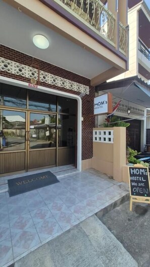 Exterior detail - HOM's HOSTEL (Phuket)