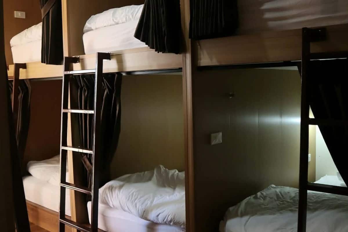 Dormitorio compartido básico, dormitorio mixto, para no fumadores, balcón | Tabla de planchar con plancha y wifi gratis