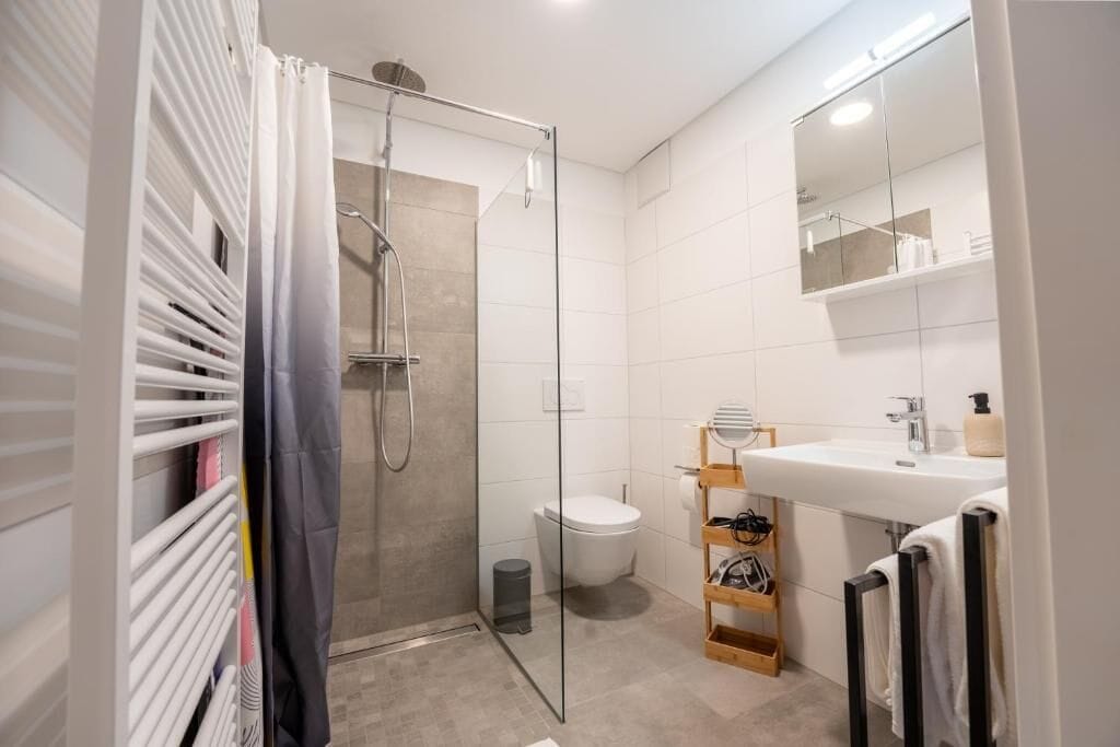 Deluxe-Apartment, Balkon, Stadtblick | Badezimmer