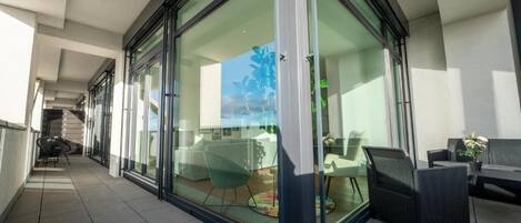 Deluxe Apartment, Balcony, City View | Outdoor dining