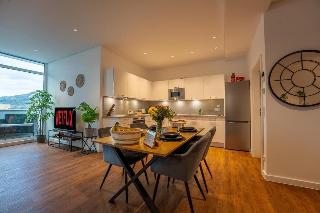 Apartamento Deluxe, balcón, vistas a la ciudad | Restauración