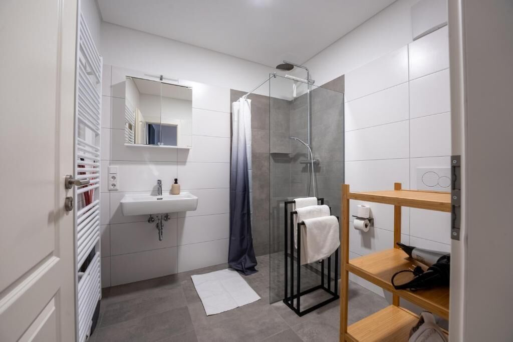 Apartamento superior, balcón, vistas a la ciudad | Baño