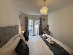 2 bedrooms, iron/ironing board, Internet, bed sheets - Stylish & Spacious Inverness Retreat | Walk to City Centre, Train & Bus Stations (Inverness)
