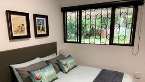Unclassified image, 4 of 96, button - Spacious 2-Bedroom Apartment with Garden View in Hartbeespoort (Hartbeespoort)