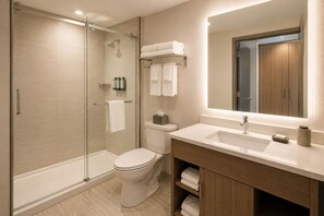Economy Room | Bathroom - Toronto Ember Hotel (Toronto)
