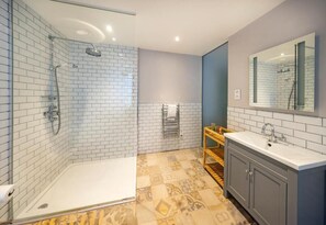Junior Suite | Bathroom - HOTEL DE FRANCE (La Chartre-sur-le-Loir)