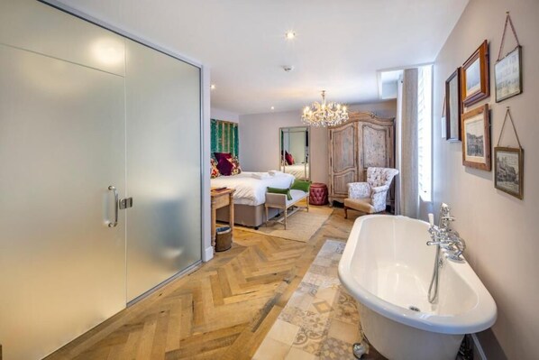 Junior Suite | Blackout drapes, free WiFi - HOTEL DE FRANCE (La Chartre-sur-le-Loir)
