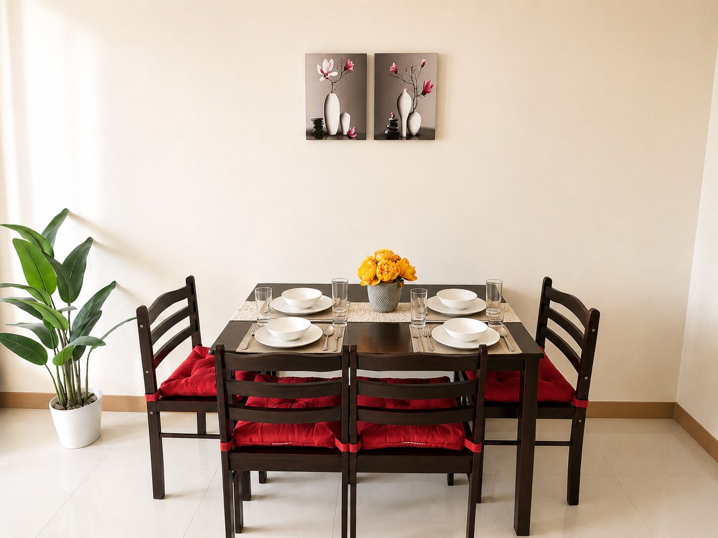 Deluxe Apartment, Balcony, City View | Dining room