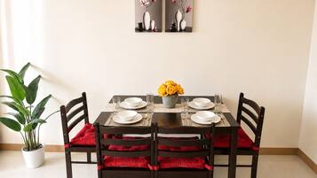 Deluxe Apartment, Balcony, City View | Dining room