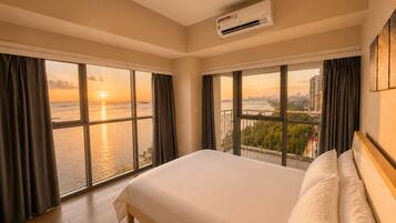 Luxury Apartment, 2 Bedrooms, Balcony, Bay View | Iron/ironing board, free WiFi