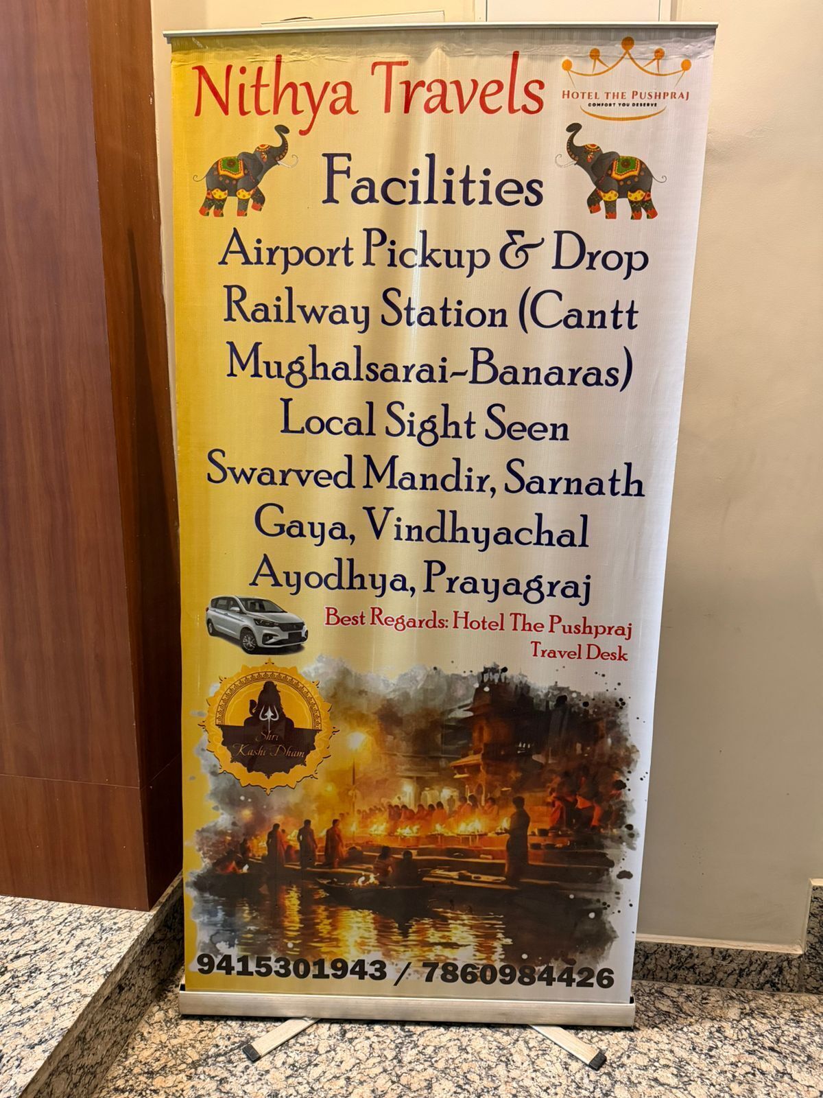 Banner promocional de Nithya Travels que detalla servicios como recogida en el aeropuerto, estación de tren, lugares de interés y números de contacto.
