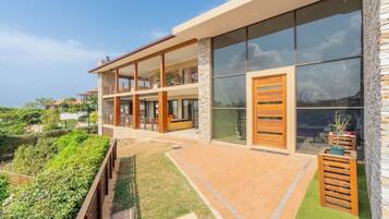House, 5 Bedrooms, Accessible, Smoking | Exterior