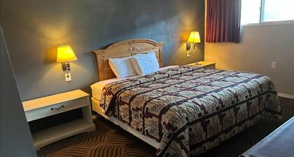 Relaxing King Bed | Alma NE