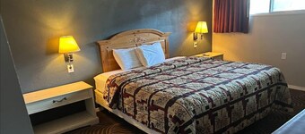 Cozy Queen Bed | Alma NE