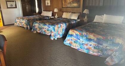3 Queen Bed | Alma NE