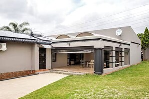 Exterior - Have the entire house to yourself (Johannesburg South)