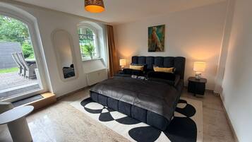 4 bedrooms, desk, iron/ironing board, WiFi