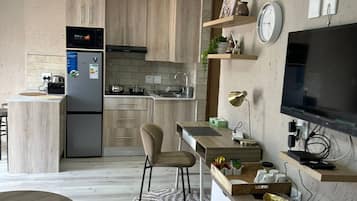 Fridge, microwave, stovetop, toaster