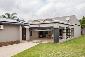 Exterior - Executive en-Suite, cozy, comfy and spacious (Johannesburg South)