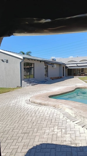 Pool - Executive en-Suite, cozy, comfy and spacious (Johannesburg South)
