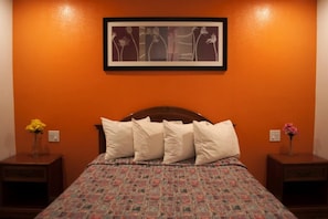 Room - Queen Bed Non-Smoking (Oakland CA)